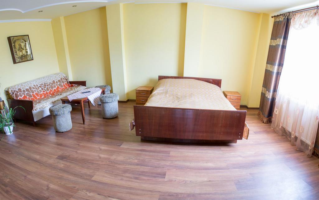 Guest House Cherepaha Кам'янець-Подільский Екстер'єр фото
